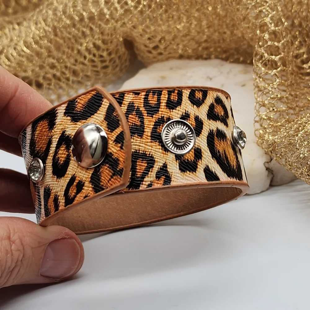 ❤️ Bracelet Animal Print Faux Leather Bracelet Crystals Snapped Adjustable